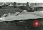 Immagine di seconda guerra mondiale aerei essendo memorizzati e recuperati Tucson Arizona USA, 1947, secondo 50 filmato di repertorio 65675022355