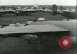 Immagine di seconda guerra mondiale aerei essendo memorizzati e recuperati Tucson Arizona USA, 1947, secondo 52 filmato di repertorio 65675022355