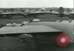 Immagine di seconda guerra mondiale aerei essendo memorizzati e recuperati Tucson Arizona USA, 1947, secondo 53 filmato di repertorio 65675022355