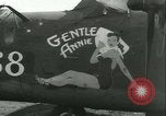 Immagine di seconda guerra mondiale aerei essendo memorizzati e recuperati Tucson Arizona USA, 1947, secondo 55 filmato di repertorio 65675022355
