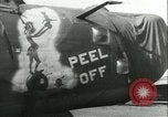 Immagine di seconda guerra mondiale aerei essendo memorizzati e recuperati Tucson Arizona USA, 1947, secondo 58 filmato di repertorio 65675022355