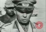 Standbild Deutscher General Erwin Rommel nimmt Tobruk Tobruk in Libyen Nordafrika, 1941, aus Sekunde 9 historischem Filmmaterial Videoclip 65675022363
