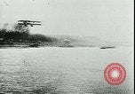 Immagine di Collier volo sulla Senna 1911 Parigi Francia, 1912, secondo 29 filmato di repertorio 65675022364