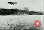 Immagine di Collier volo sulla Senna 1911 Parigi Francia, 1912, secondo 31 filmato di repertorio 65675022364