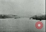 Immagine di Collier volo sulla Senna 1911 Parigi Francia, 1912, secondo 48 filmato di repertorio 65675022364