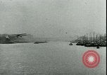 Immagine di Collier volo sulla Senna 1911 Parigi Francia, 1912, secondo 51 filmato di repertorio 65675022364
