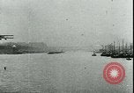 Immagine di Collier volo sulla Senna 1911 Parigi Francia, 1912, secondo 53 filmato di repertorio 65675022364