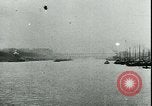 Immagine di Collier volo sulla Senna 1911 Parigi Francia, 1912, secondo 54 filmato di repertorio 65675022364