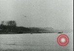 Immagine di Collier volo sulla Senna 1911 Parigi Francia, 1912, secondo 57 filmato di repertorio 65675022364