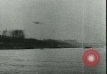 Immagine di Collier volo sulla Senna 1911 Parigi Francia, 1912, secondo 60 filmato di repertorio 65675022364