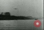 Immagine di Collier volo sulla Senna 1911 Parigi Francia, 1912, secondo 61 filmato di repertorio 65675022364