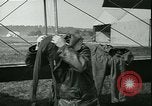 Standbild 99 Aero Squadron in Ersten Weltkrieg Dogneville Frankreich, 1918, aus Sekunde 17 historischem Filmmaterial Videoclip 65675022378