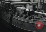 Standbild Verletzte US-Soldaten Aussteigen aus einem Dampfschiff New York City Harbor USA, 1919, aus Sekunde 4 historischem Filmmaterial Videoclip 65675022382