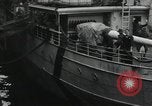 Standbild Verletzte US-Soldaten Aussteigen aus einem Dampfschiff New York City Harbor USA, 1919, aus Sekunde 5 historischem Filmmaterial Videoclip 65675022382