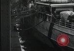 Standbild Verletzte US-Soldaten Aussteigen aus einem Dampfschiff New York City Harbor USA, 1919, aus Sekunde 8 historischem Filmmaterial Videoclip 65675022382