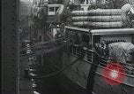 Standbild Verletzte US-Soldaten Aussteigen aus einem Dampfschiff New York City Harbor USA, 1919, aus Sekunde 11 historischem Filmmaterial Videoclip 65675022382