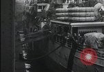 Standbild Verletzte US-Soldaten Aussteigen aus einem Dampfschiff New York City Harbor USA, 1919, aus Sekunde 12 historischem Filmmaterial Videoclip 65675022382