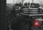 Standbild Verletzte US-Soldaten Aussteigen aus einem Dampfschiff New York City Harbor USA, 1919, aus Sekunde 15 historischem Filmmaterial Videoclip 65675022382