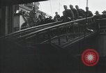 Standbild Verletzte US-Soldaten Aussteigen aus einem Dampfschiff New York City Harbor USA, 1919, aus Sekunde 23 historischem Filmmaterial Videoclip 65675022382