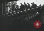Standbild Verletzte US-Soldaten Aussteigen aus einem Dampfschiff New York City Harbor USA, 1919, aus Sekunde 28 historischem Filmmaterial Videoclip 65675022382