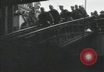 Standbild Verletzte US-Soldaten Aussteigen aus einem Dampfschiff New York City Harbor USA, 1919, aus Sekunde 30 historischem Filmmaterial Videoclip 65675022382