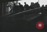 Standbild Verletzte US-Soldaten Aussteigen aus einem Dampfschiff New York City Harbor USA, 1919, aus Sekunde 32 historischem Filmmaterial Videoclip 65675022382