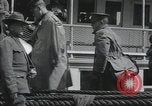 Standbild Verletzte US-Soldaten Aussteigen aus einem Dampfschiff New York City Harbor USA, 1919, aus Sekunde 37 historischem Filmmaterial Videoclip 65675022382