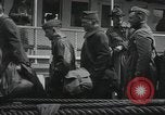 Standbild Verletzte US-Soldaten Aussteigen aus einem Dampfschiff New York City Harbor USA, 1919, aus Sekunde 43 historischem Filmmaterial Videoclip 65675022382