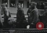 Standbild Verletzte US-Soldaten Aussteigen aus einem Dampfschiff New York City Harbor USA, 1919, aus Sekunde 44 historischem Filmmaterial Videoclip 65675022382
