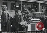 Standbild Verletzte US-Soldaten Aussteigen aus einem Dampfschiff New York City Harbor USA, 1919, aus Sekunde 49 historischem Filmmaterial Videoclip 65675022382