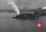 Standbild Verletzte US-Soldaten Aussteigen aus einem Dampfschiff New York City Harbor USA, 1919, aus Sekunde 52 historischem Filmmaterial Videoclip 65675022382