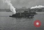 Standbild Verletzte US-Soldaten Aussteigen aus einem Dampfschiff New York City Harbor USA, 1919, aus Sekunde 54 historischem Filmmaterial Videoclip 65675022382
