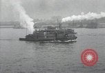 Standbild Verletzte US-Soldaten Aussteigen aus einem Dampfschiff New York City Harbor USA, 1919, aus Sekunde 55 historischem Filmmaterial Videoclip 65675022382