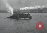 Standbild Verletzte US-Soldaten Aussteigen aus einem Dampfschiff New York City Harbor USA, 1919, aus Sekunde 57 historischem Filmmaterial Videoclip 65675022382