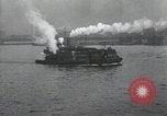 Standbild Verletzte US-Soldaten Aussteigen aus einem Dampfschiff New York City Harbor USA, 1919, aus Sekunde 58 historischem Filmmaterial Videoclip 65675022382