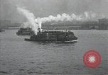 Standbild Verletzte US-Soldaten Aussteigen aus einem Dampfschiff New York City Harbor USA, 1919, aus Sekunde 61 historischem Filmmaterial Videoclip 65675022382
