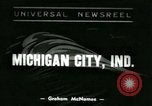 Immagine di Byron collegare in piccolo sommergibile Michigan City Indiana USA, 1938, secondo 1 filmato di repertorio 65675022389