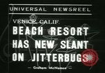 Standbild Jitterbug tanzen Variationen Venice Beach Los Angeles California USA, 1938, aus Sekunde 4 historischem Filmmaterial Videoclip 65675022391