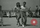 Standbild Jitterbug tanzen Variationen Venice Beach Los Angeles California USA, 1938, aus Sekunde 11 historischem Filmmaterial Videoclip 65675022391