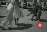 Standbild Jitterbug tanzen Variationen Venice Beach Los Angeles California USA, 1938, aus Sekunde 24 historischem Filmmaterial Videoclip 65675022391