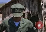 Standbild Captain Charles Robb Camp Pendleton California USA, 1968, aus Sekunde 61 historischem Filmmaterial Videoclip 65675022393