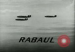Standbild Bombardierung auf Rabaul Papua Neu Guinea, 1943, aus Sekunde 3 historischem Filmmaterial Videoclip 65675022409