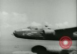 Standbild Bombardierung auf Rabaul Papua Neu Guinea, 1943, aus Sekunde 8 historischem Filmmaterial Videoclip 65675022409