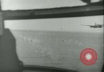 Standbild Bombardierung auf Rabaul Papua Neu Guinea, 1943, aus Sekunde 19 historischem Filmmaterial Videoclip 65675022409