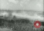 Standbild Bombardierung auf Rabaul Papua Neu Guinea, 1943, aus Sekunde 33 historischem Filmmaterial Videoclip 65675022409
