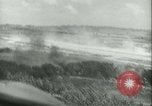 Standbild Bombardierung auf Rabaul Papua Neu Guinea, 1943, aus Sekunde 34 historischem Filmmaterial Videoclip 65675022409