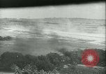 Standbild Bombardierung auf Rabaul Papua Neu Guinea, 1943, aus Sekunde 36 historischem Filmmaterial Videoclip 65675022409