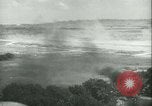 Standbild Bombardierung auf Rabaul Papua Neu Guinea, 1943, aus Sekunde 37 historischem Filmmaterial Videoclip 65675022409