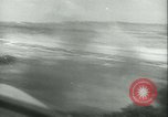 Standbild Bombardierung auf Rabaul Papua Neu Guinea, 1943, aus Sekunde 38 historischem Filmmaterial Videoclip 65675022409