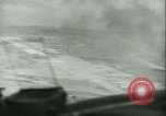 Standbild Bombardierung auf Rabaul Papua Neu Guinea, 1943, aus Sekunde 42 historischem Filmmaterial Videoclip 65675022409